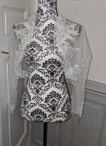 Boléro blanc mariage manche longue tulle et dentelle