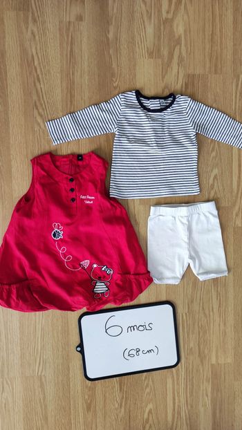 robe rouge + t shirt + shorty taille 6 mois