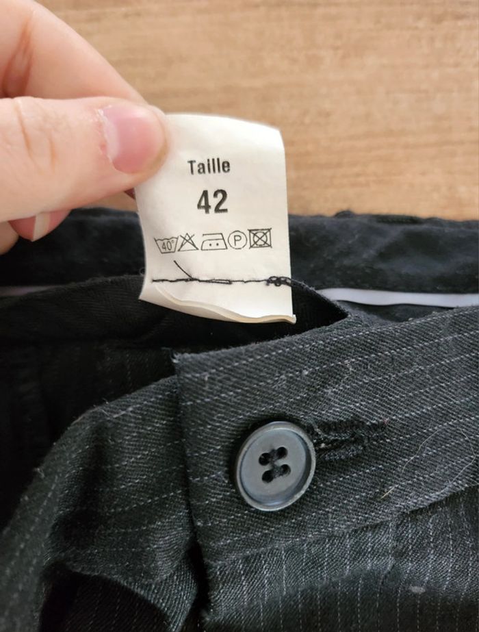 Pantalon fluide noir a fine rayures blanches style classe en excellent état taille XL 42 - photo numéro 4