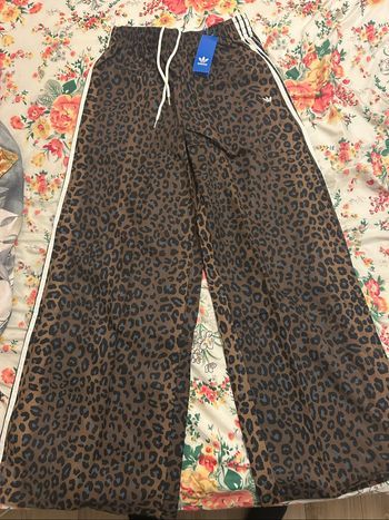 Pantalon leopard adidas taille M jamais porté