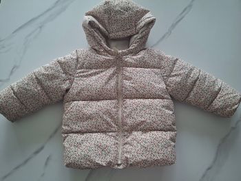 Doudoune fille KIABI – Taille 24 mois Motif petites cerises, en état impeccable,