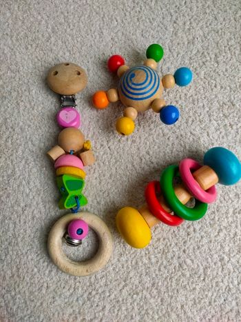 Lot hochets bébé en bois 