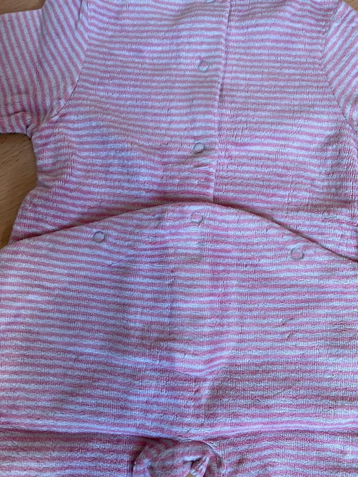 Beau pyjama/grenouillère Vertbaudet à rayures T. 1 mois/54 cm fille TBE - photo numéro 4
