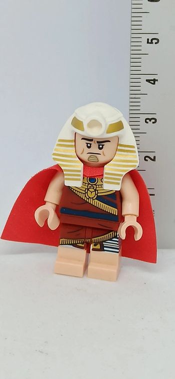 Figurine homme pharaon avec cape rouge lego
