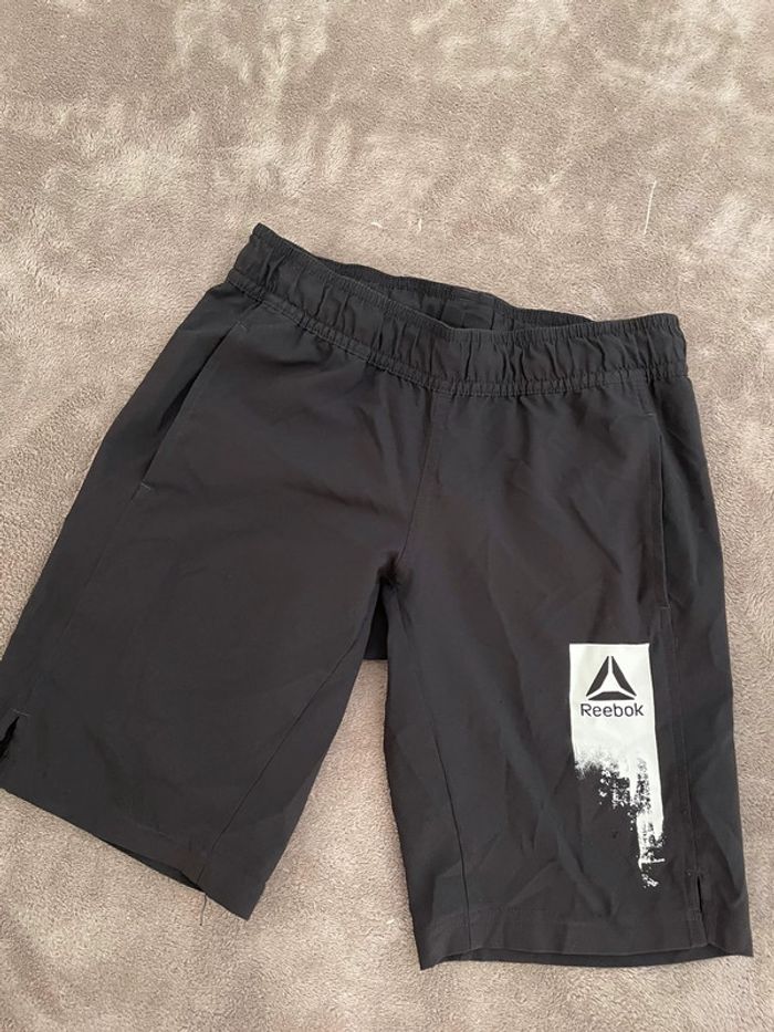 Short Reebok noir 8 ans
