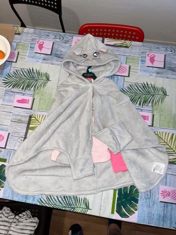 Ensemble pyjama et sa cape polaire chat