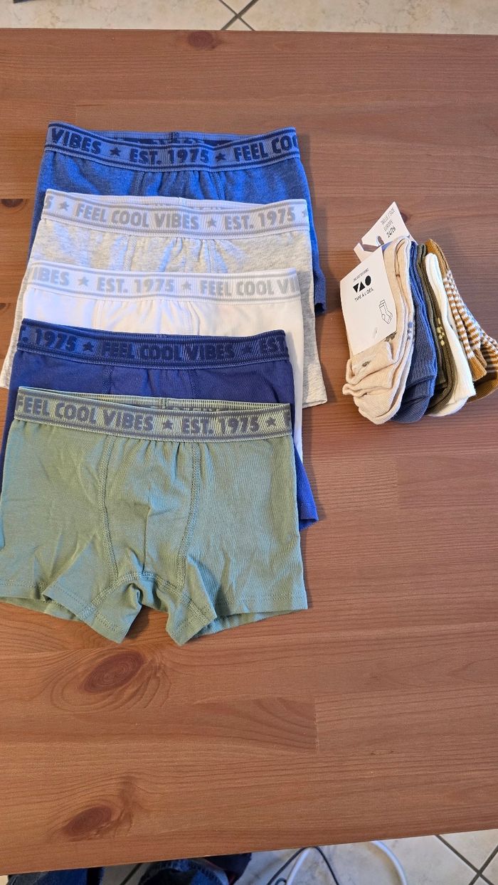 NEUFS(non portés)🥰🤩💙 lot boxers  3 ans garçon et chaussette/socquettes 💙🤩🥰 - photo numéro 4