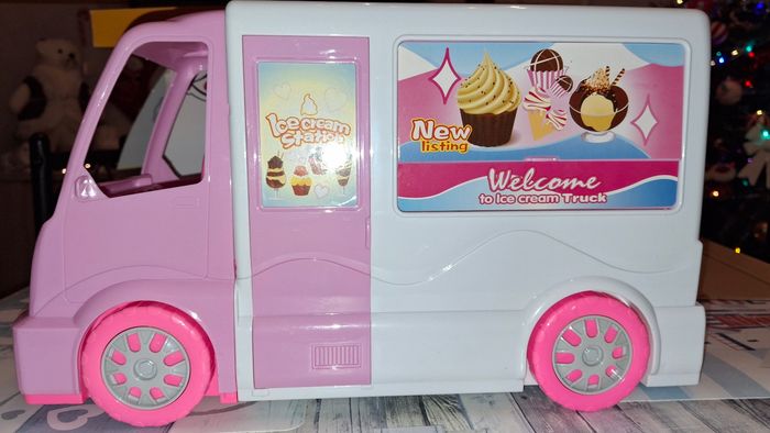 Camion marchand de glace neuf avec accessoires - photo numéro 2