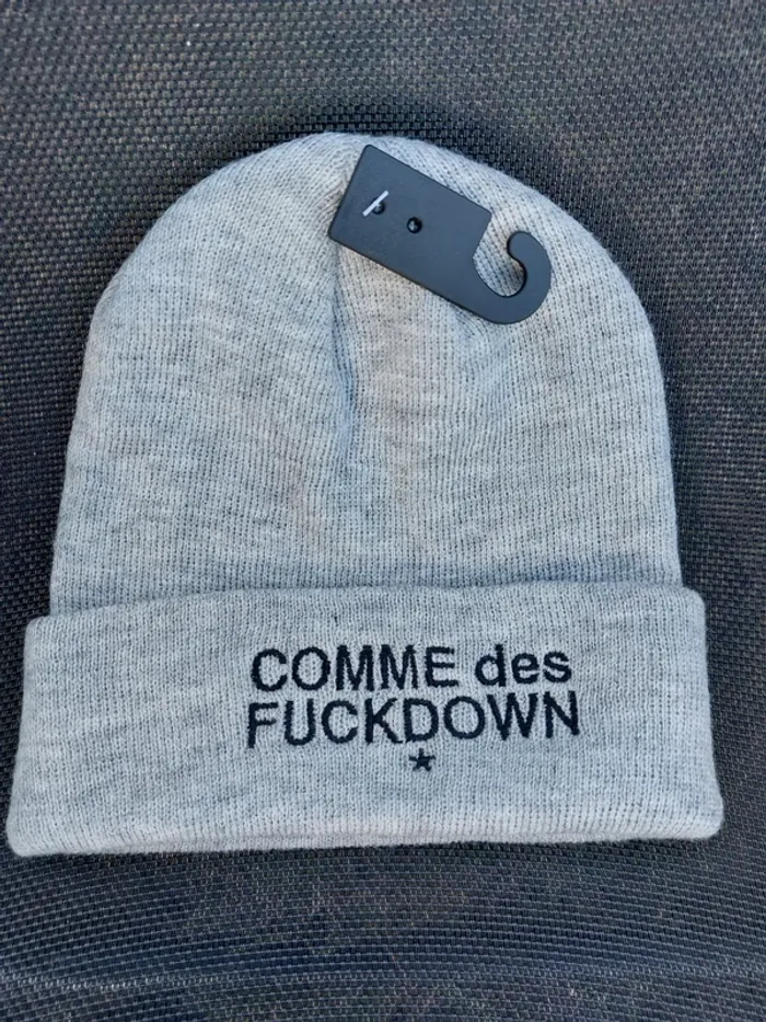 Bonnet "comme des fuckdown"