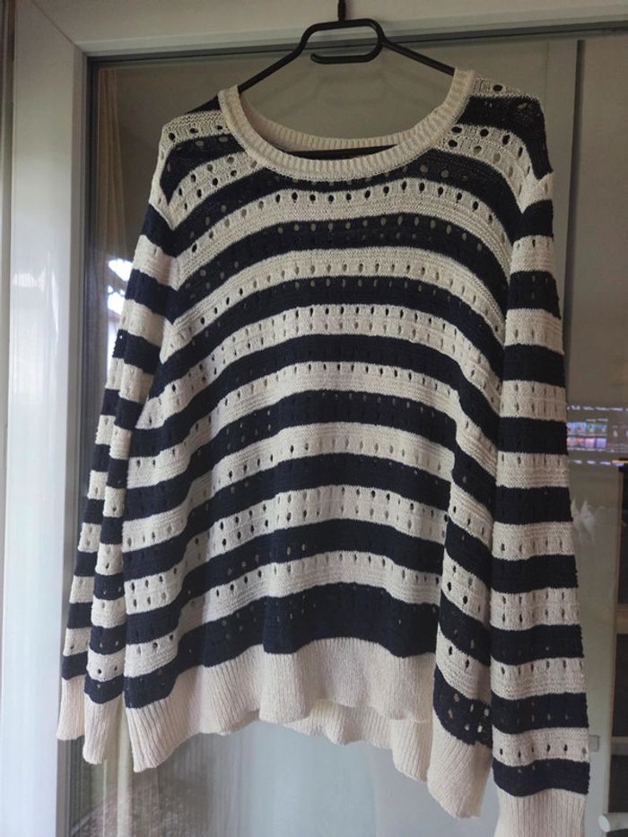 Pull fin en maille style marinière
