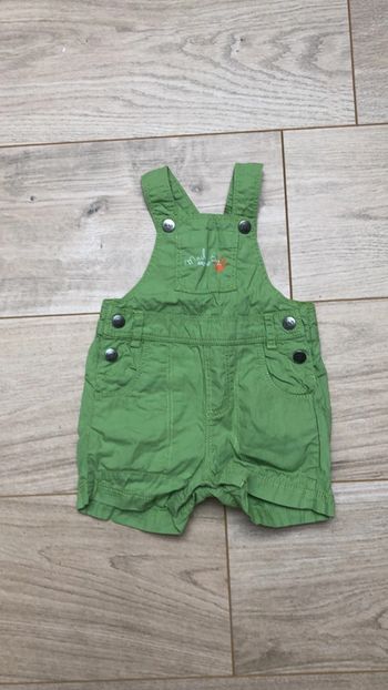 Short salopette taille trois mois