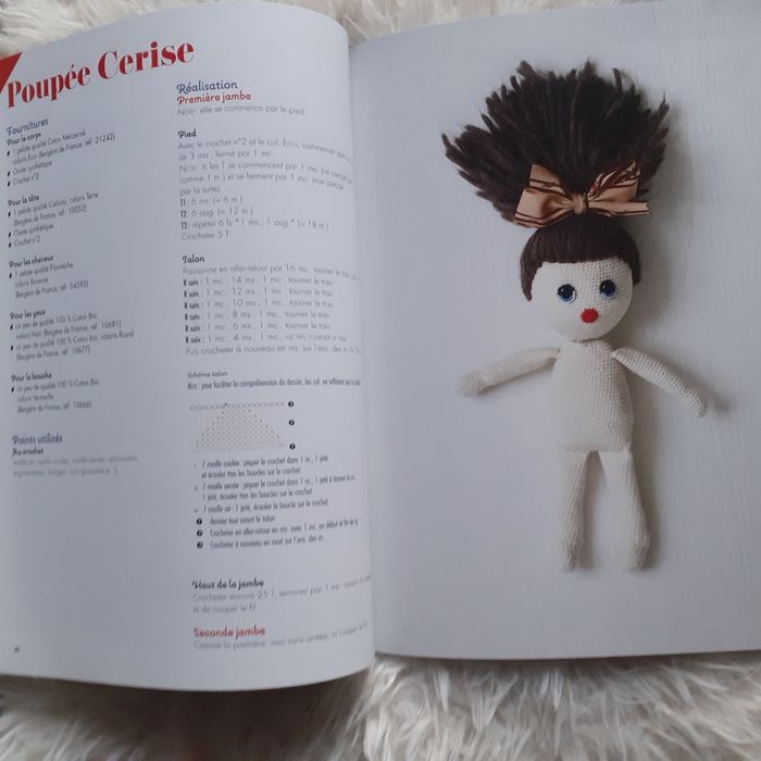 Livre "Confection poupée au tricot+ 12 tenues " - photo numéro 6