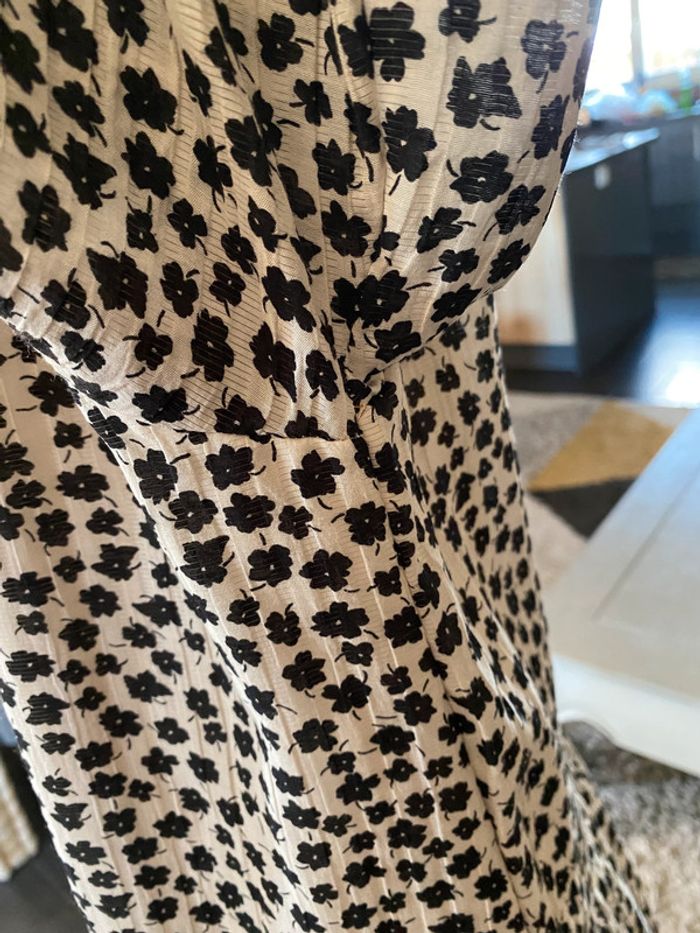 Robe longue liberty blanche avec motifs fleurs noires taille S / M - photo numéro 12