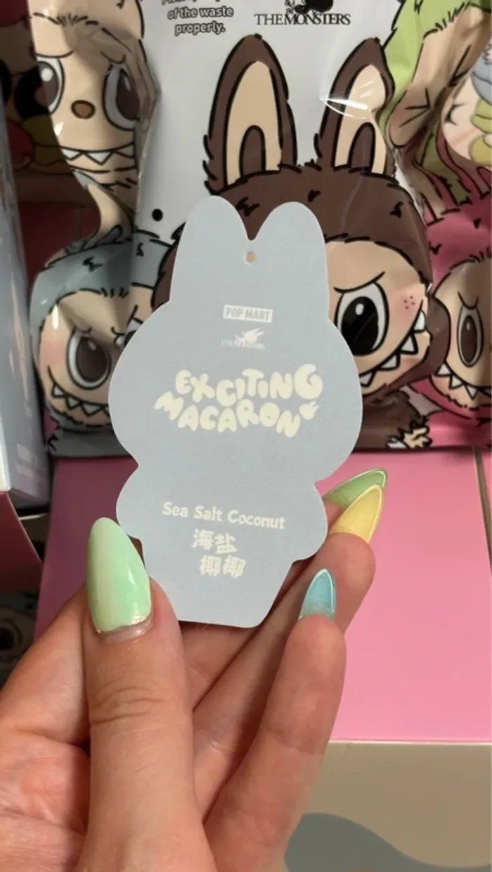 Sea salt coconut - Exciting macaron - The monsters - Labubu - Popmart - photo numéro 3