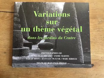 Livre « variations sur un thème végétal » dans les jardins du centre