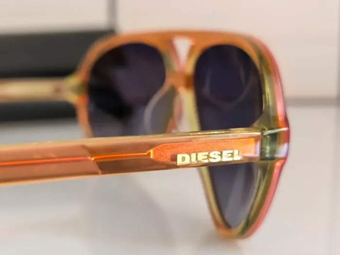 DIESEL lunettes de soleil UV3 - Monture orange & verres effet miroir - photo numéro 9