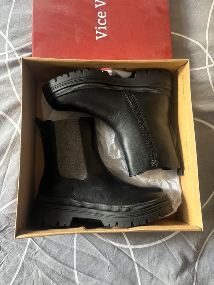 Botte noir avec fermeture neuf pointure 36