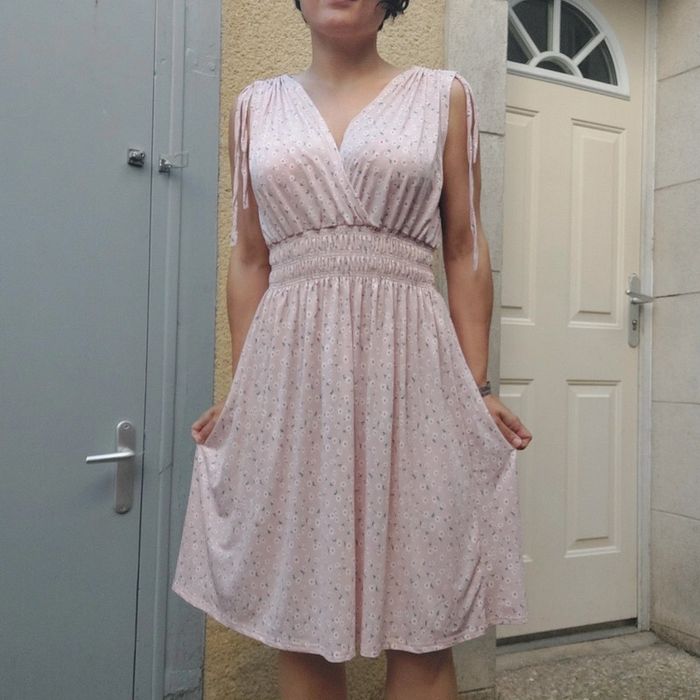 Jolie robe neuve taille unique