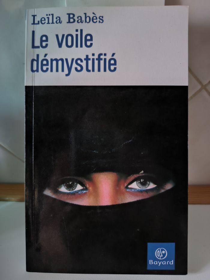 livre Le Voile Démystifié - Babès Leïla en tres bon etat ref EC