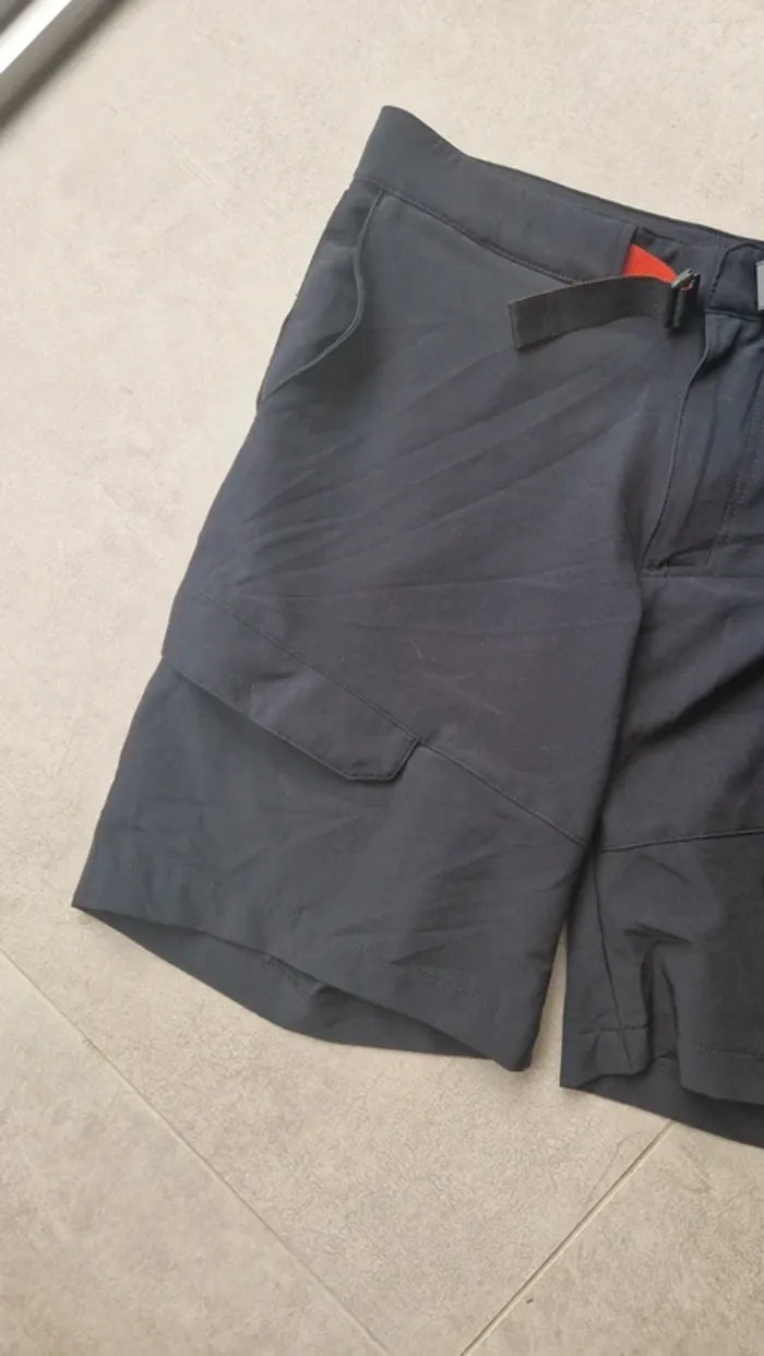 Beau short noir Colombia taille l tres bon etat - photo numéro 9