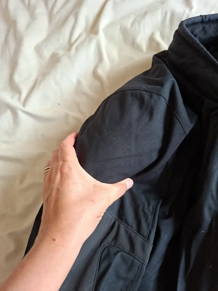 blouson de moto noir taille 1 , marque Bering avec protections épaules et dos - photo numéro 2