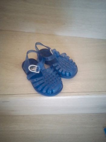 Sandales en plastique plage taille 22