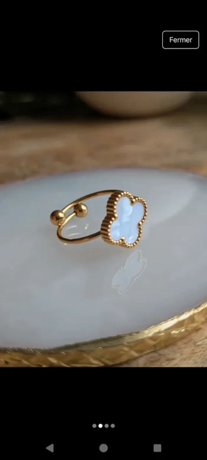 Bague trèfle dorée et blanc ajustable - photo numéro 2