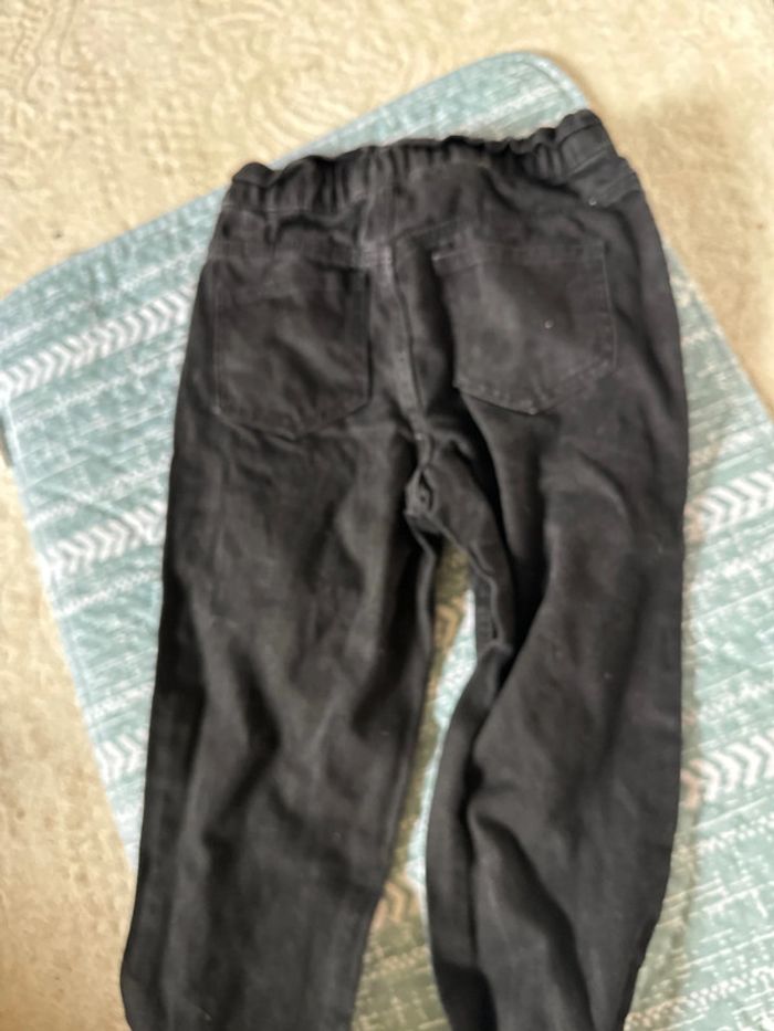 Pantalon jeans noir kiabi 6 ans - photo numéro 4