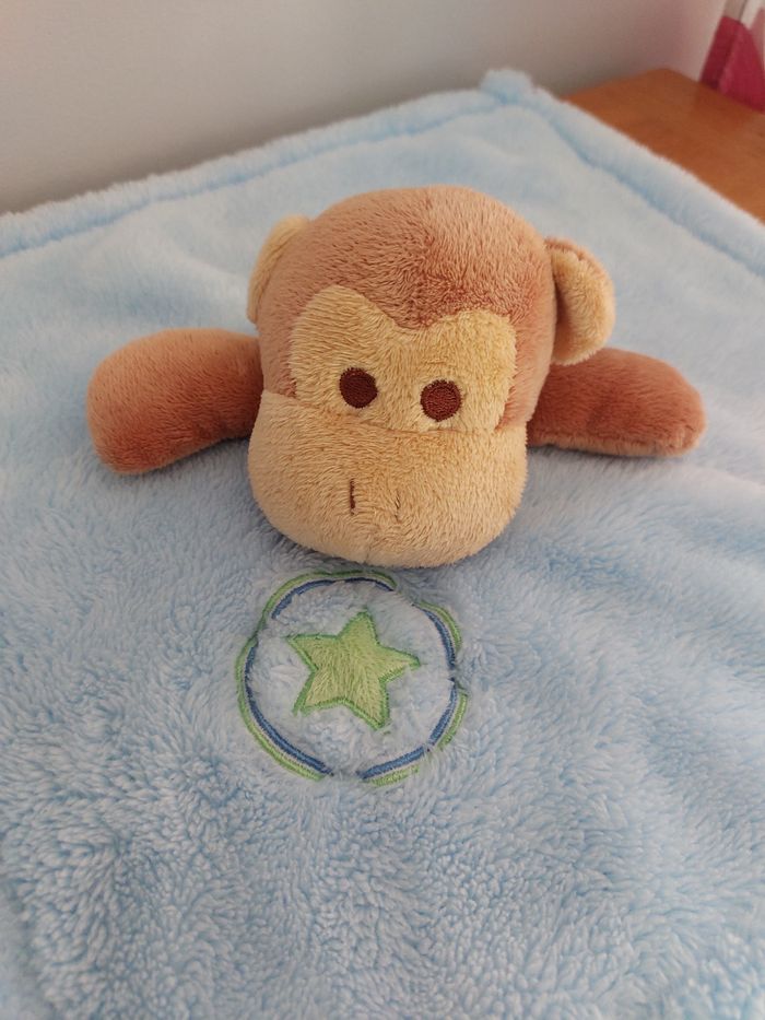Doudou plat carré bleu singe
