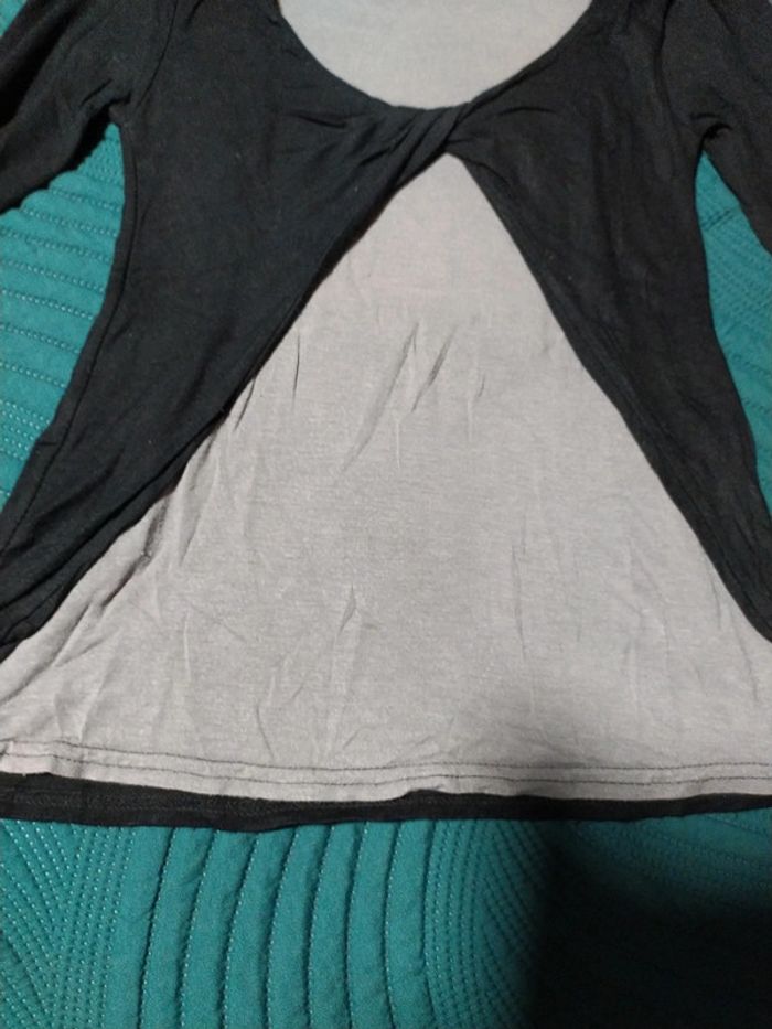 T-shirt noir et gris 6 ans - photo numéro 3
