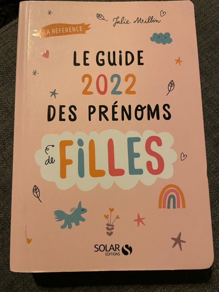 Livre des prénoms filles 2022