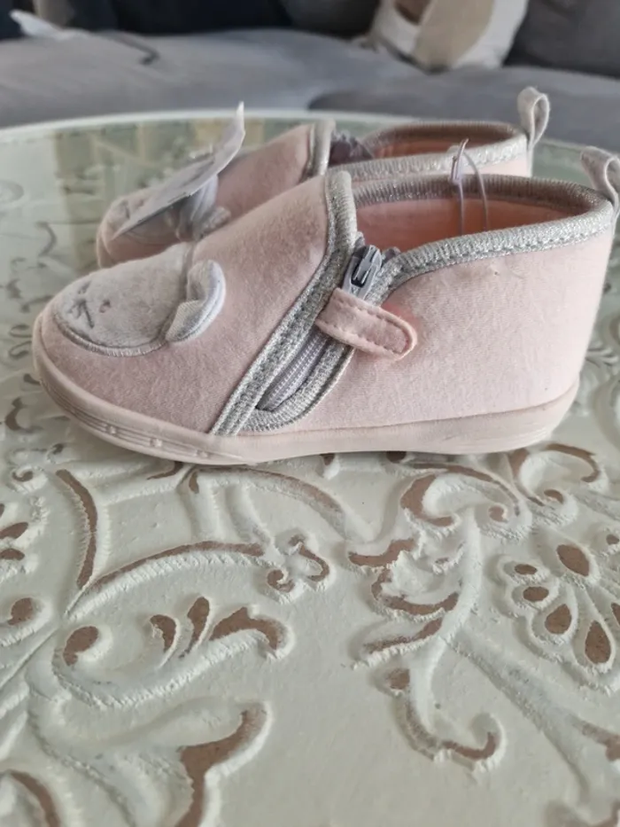 Chaussons bébé pointure 24 Okaidi neufs - photo numéro 2