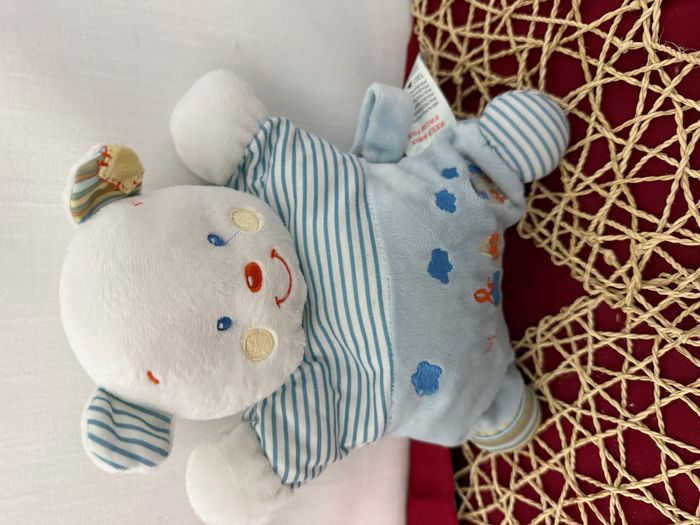 Doudou semi plat ours KIABI bleu blanc train brodé rayé - photo numéro 3