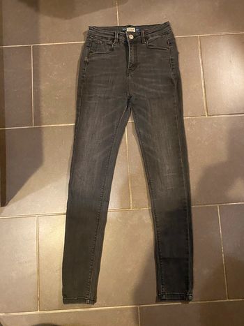 Jean pull&bear taille 34 comme neuf