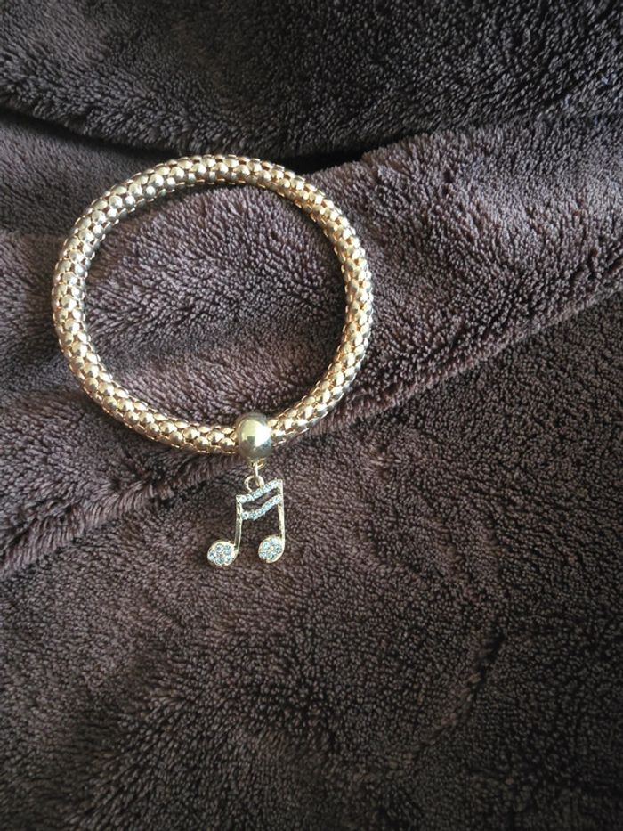 Bracelet doré avec note musical - photo numéro 3