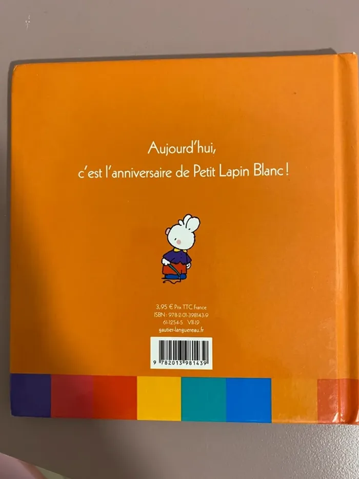 Livre petit lapin blanc fête son anniversaire - photo numéro 2