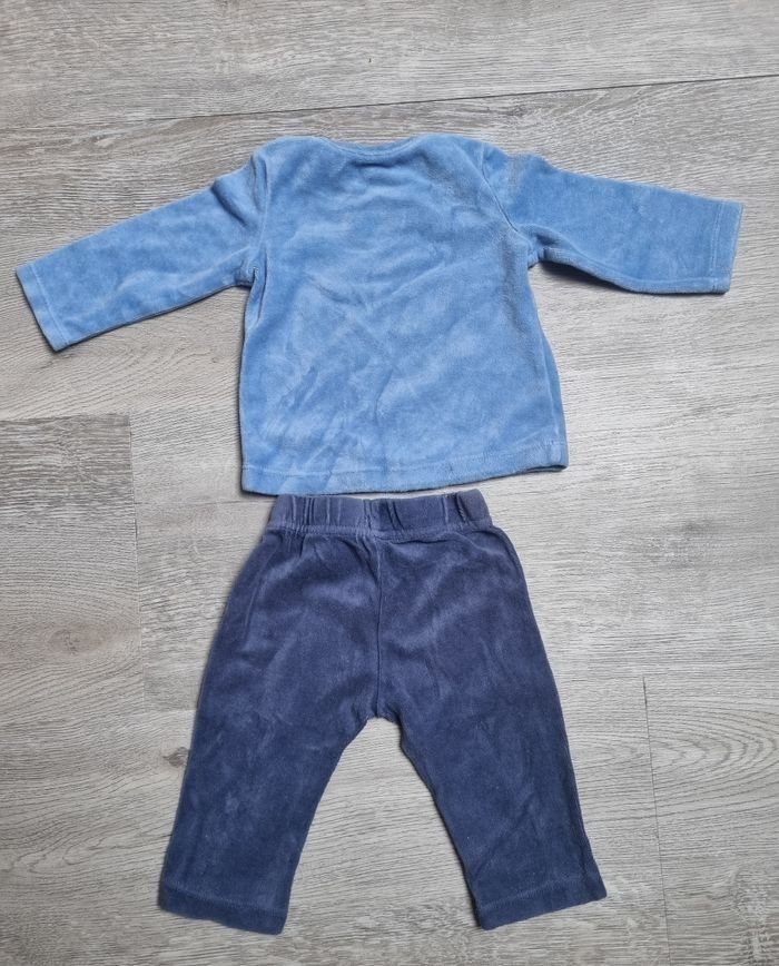 Pyjama chaud velours bébé garçon voiture bleu marine/clair 6 mois Tres Bonne Etat - photo numéro 2