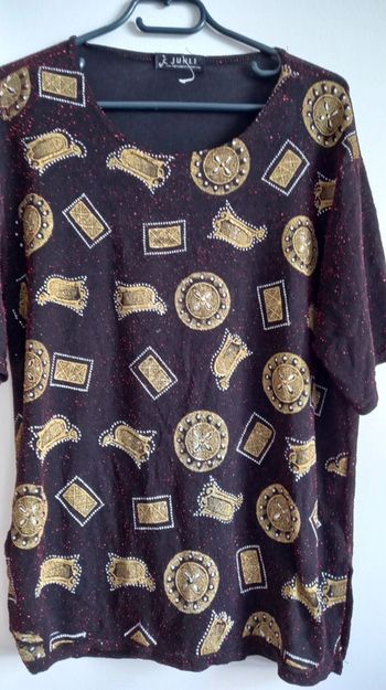 Haut de femmes rouge pailletés et dorés Taille : 42