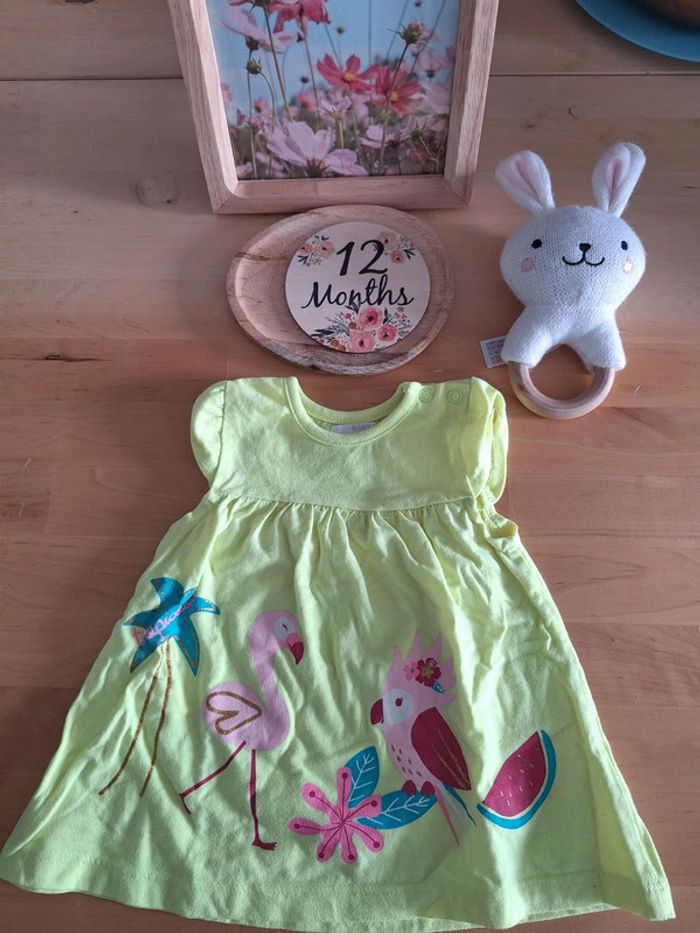 T-shirt manches courtes pour fille taille 12mois marque baby très bon état