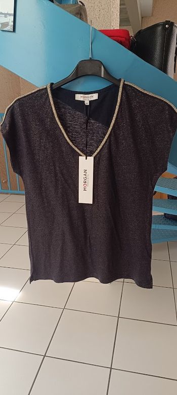 tee shirt MORGAN bleu marine avec liseret or col et épaule taille 36 NEUF