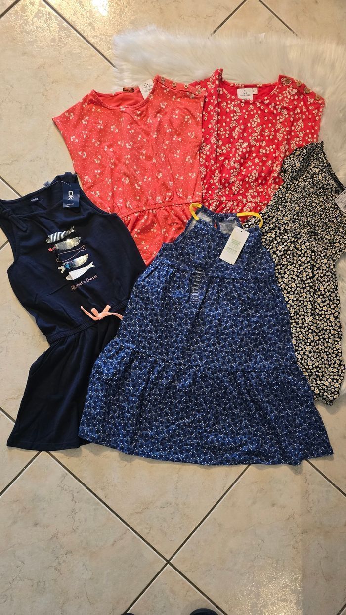 (Neuves non portées) 🏷🩷🩷🩷🥰lot robes printemps/ete 8ans Fille 🥰🩷 - photo numéro 2