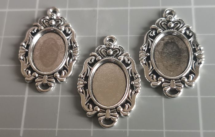 3 x pendentifs supports cabochons PF ornementés ovales en métal argenté - photo numéro 3