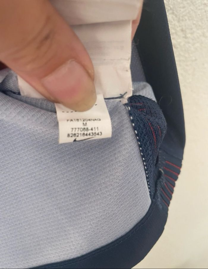 Maillot football Nike Paris - taille 10/12 ans - photo numéro 5