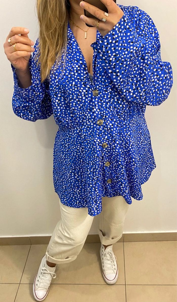 Jolie Blouse Imprimée Avec Des Boutons Taille 52 - photo numéro 4