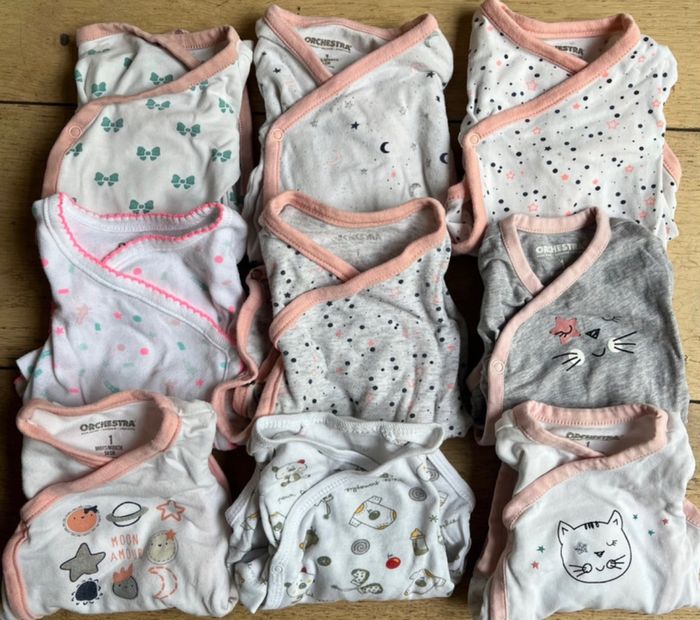 9 bodies taille 1 mois