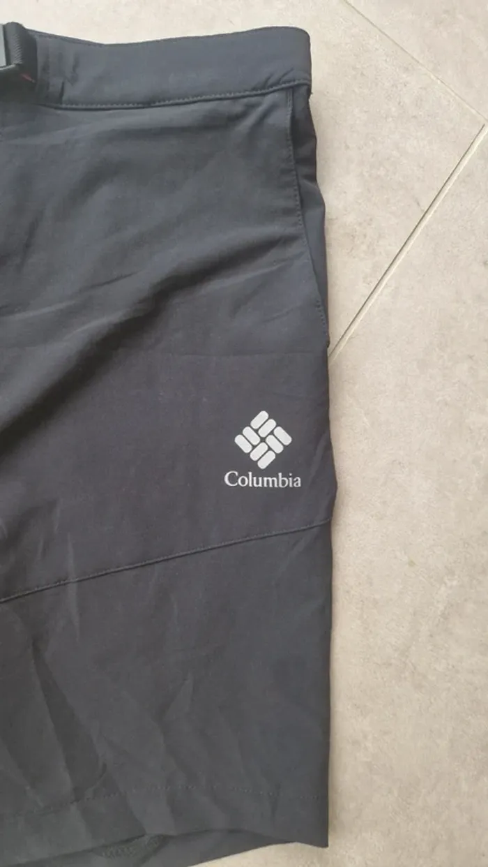 Beau short noir Colombia taille l tres bon etat - photo numéro 3