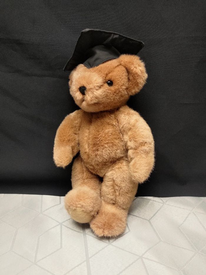 Ours de graduation Asquiths of Windsor - Made in Korea