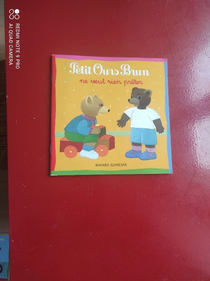 Livre petit ours brun ne veut rien prêter