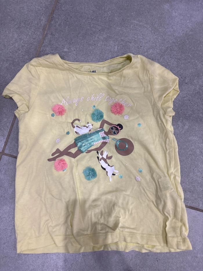 T-shirt jaune