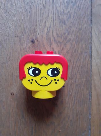 Tête aux cheveux rouges lego duplo